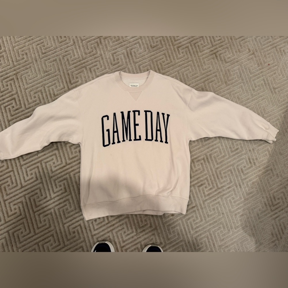 Abercrombie & Fitch Game Day Sunday Crew- cream and navy size large